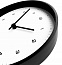 Часы настенные Flash, белые с черным с логотипом в Нефтекамске заказать по выгодной цене в кибермаркете AvroraStore