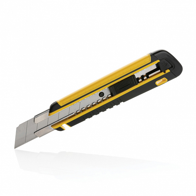 Строительный нож из переработанного пластика RCS с линейкой на корпусе с логотипом в Нефтекамске заказать по выгодной цене в кибермаркете AvroraStore