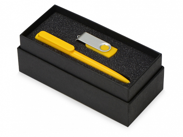 Подарочный набор Qumbo с ручкой и флешкой с логотипом в Нефтекамске заказать по выгодной цене в кибермаркете AvroraStore