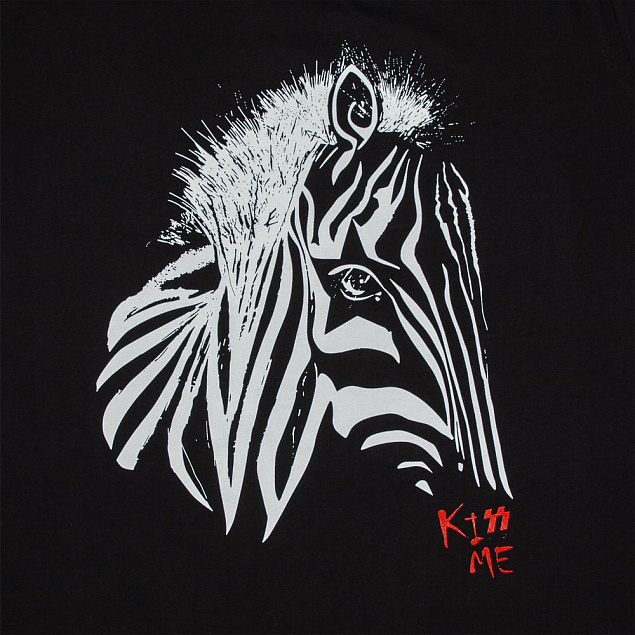 Толстовка женская «Арт-рокстар. Kiss Me», черная с логотипом в Нефтекамске заказать по выгодной цене в кибермаркете AvroraStore